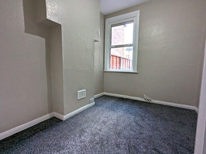 1 Bedroom Flat To Rent In Sandringham Road, Willesden Green, London, NW2
