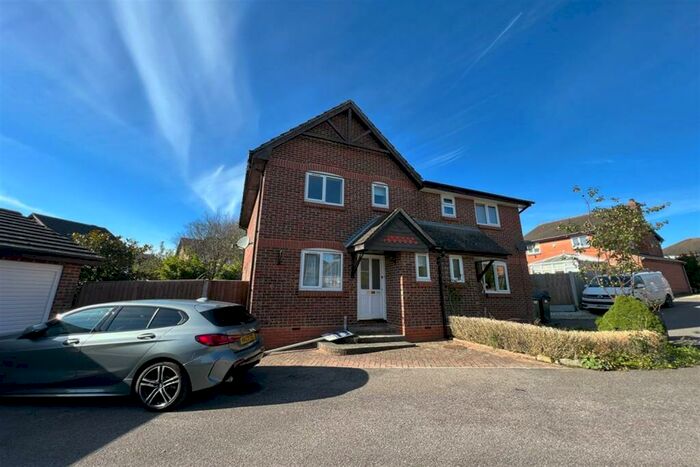 3 Bedroom Semi-Detached House To Rent In Upper Barn Copse, SO50