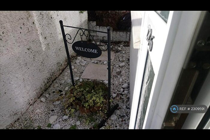 2 Bedroom End Of Terrace House To Rent In Hawthorn Road, Kent, ME2