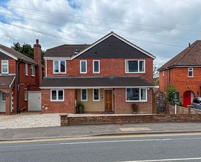 5 Bedroom Link Detached House For Sale In Bath Road, Thatcham, RG18