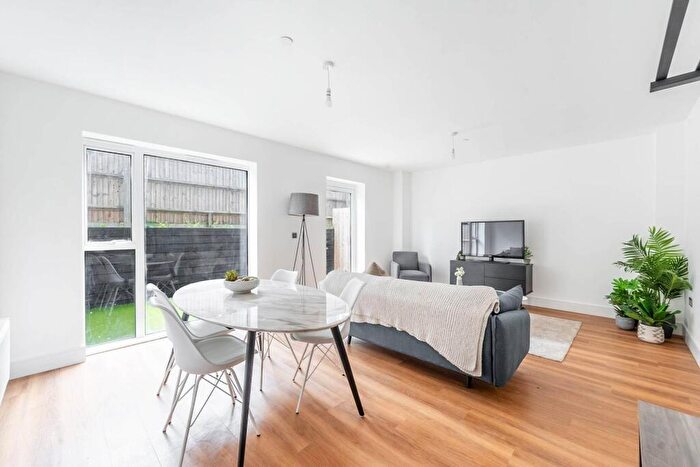2 Bedroom Flat For Sale In Pear Tree Drive, Wembley, HA0