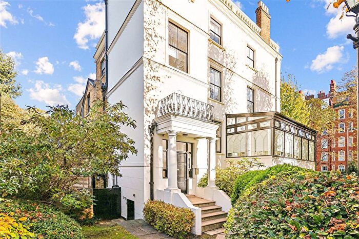 3 Bedroom Flat To Rent In Addison Road, Kensington, London, W14