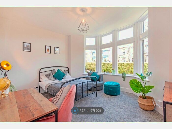 Studio To Rent In Thornsett Road, Sheffield, S7