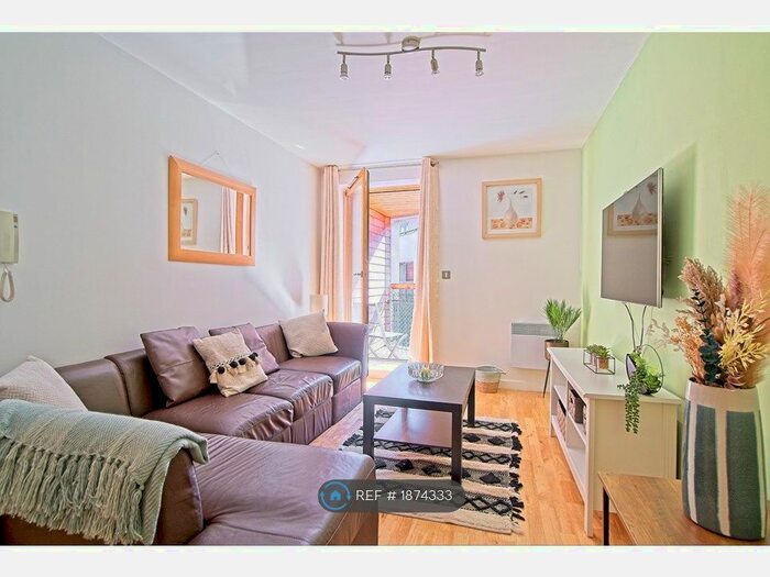 2 Bedroom Flat To Rent In Abbey Court, Coventry, CV1