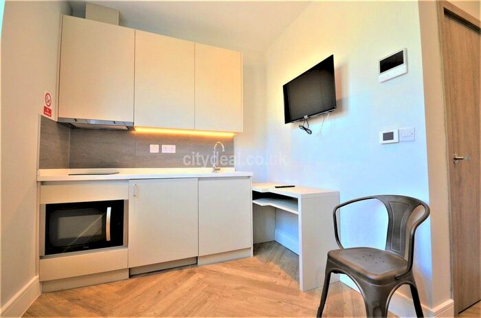 Studio To Rent In Freeland Road, London, W5