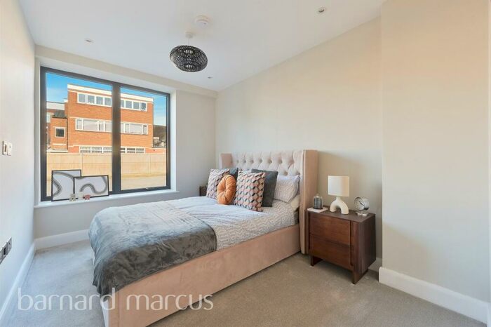 2 Bedroom Apartment To Rent In Bolters Lane, Banstead, SM7