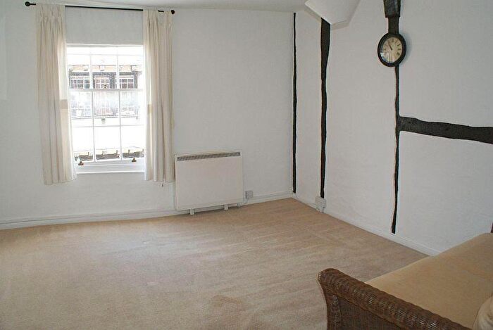 2 Bedroom Flat For Sale In Church Street, Godalming, Surrey, GU7