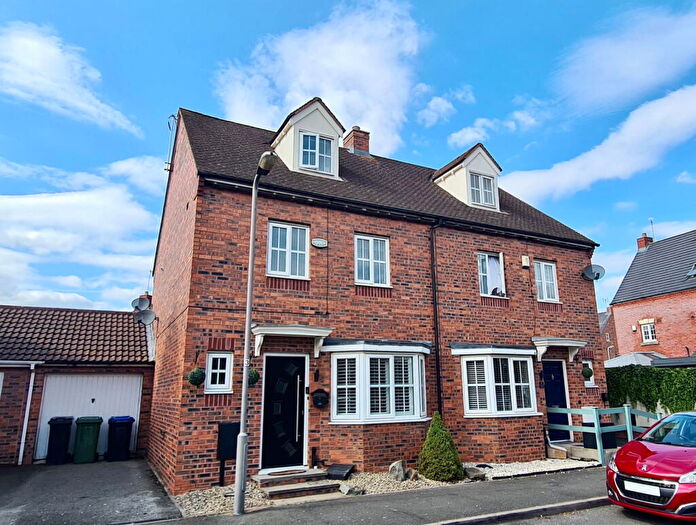 4 Bedroom Semi-Detached House For Sale In Leylands Way, Warwick, CV34