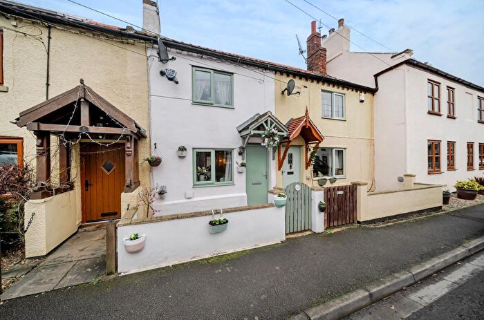 2 Bedroom Cottage For Sale In Pattersons Cottages, Chapel Haddlesey, Selby, YO8