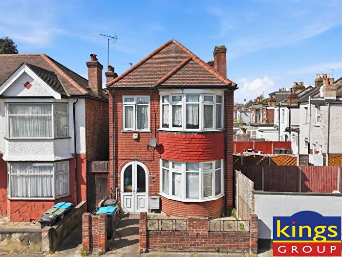 3 Bedroom Detached House For Sale In Middlesborough Road, Edmonton, N18