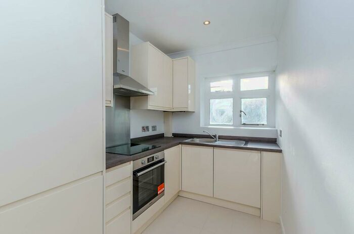 2 Bedroom Flat To Rent In Elm Park Road, Pinner, HA5