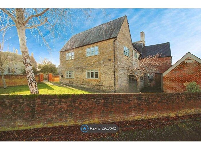 2 Bedroom Semi-Detached House To Rent In Purton Stoke, Swindon, SN5