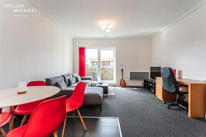 3 Bedroom Apartment To Rent In Kingscote Way, Brighton, BN1