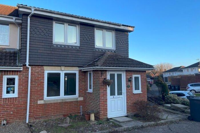 3 Bedroom Semi-Detached House To Rent In Bridge Farm Road, Uckfield, TN22