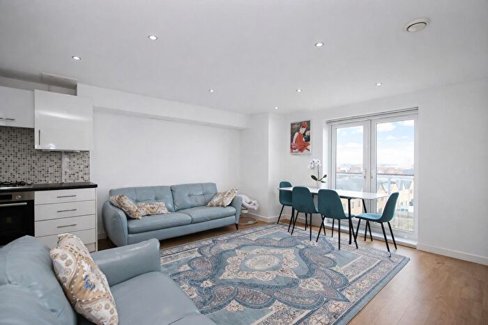 2 Bedroom Flat For Sale In Taylor Court, Todd Close, Borehamwood, WD6