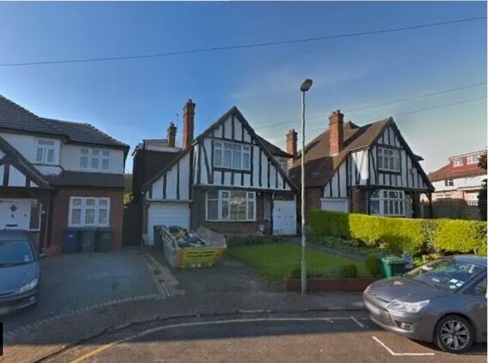 3 Bedroom Detached House To Rent In Queens Close, Edgware, Greater London, HA8