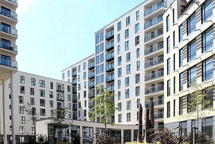 2 Bedroom Flat To Rent In Woking, GU22