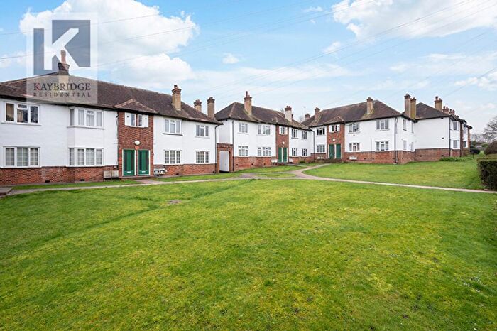 2 Bedroom Flat For Sale In Alberta Avenue, Cheam, SM1