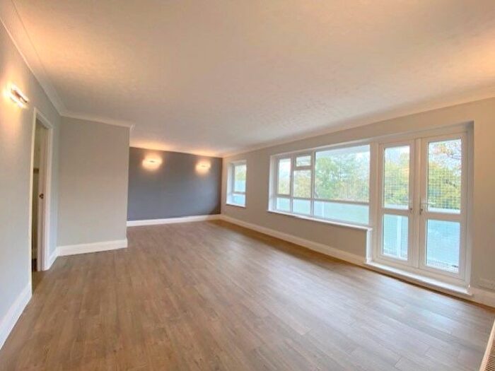3 Bedroom Flat To Rent In Dove Park, Pinner, Greater London, HA5