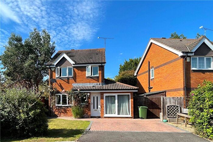 3 Bedroom Detached House To Rent In Bloomfield Close, Knaphill, Woking, Surrey, GU21