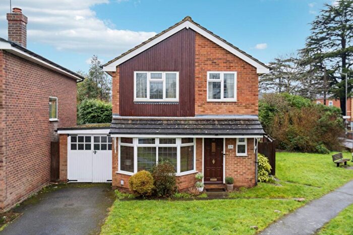4 Bedroom Detached House For Sale In Rectory Close, Farnham Royal, Slough, SL2