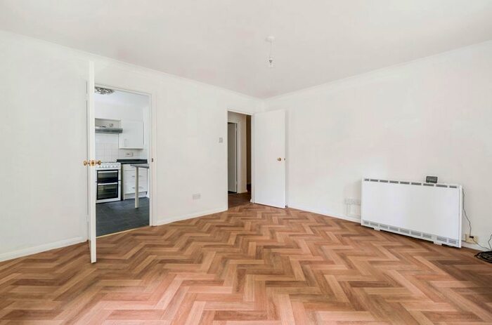 1 Bedroom Flat To Rent In Fairbairn Close, Purley, CR8