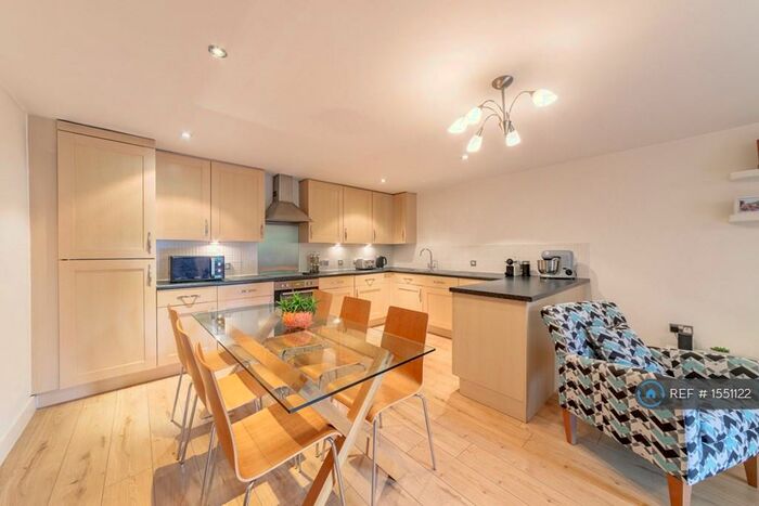 2 Bedroom Flat To Rent In The Laurels, Leicester, LE2