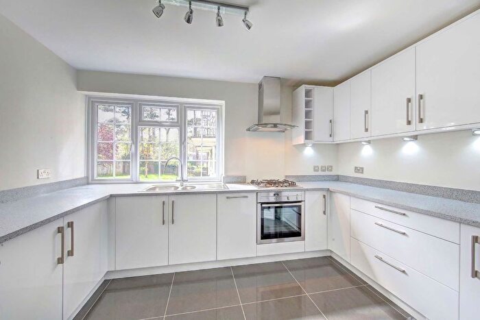 2 Bedroom Flat To Rent In Augustus Road, Wimbledon, SW19