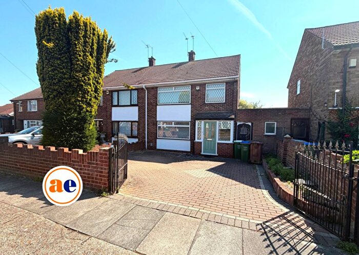 3 Bedroom Semi-Detached House For Sale In Jenningtree Road, Erith, DA8