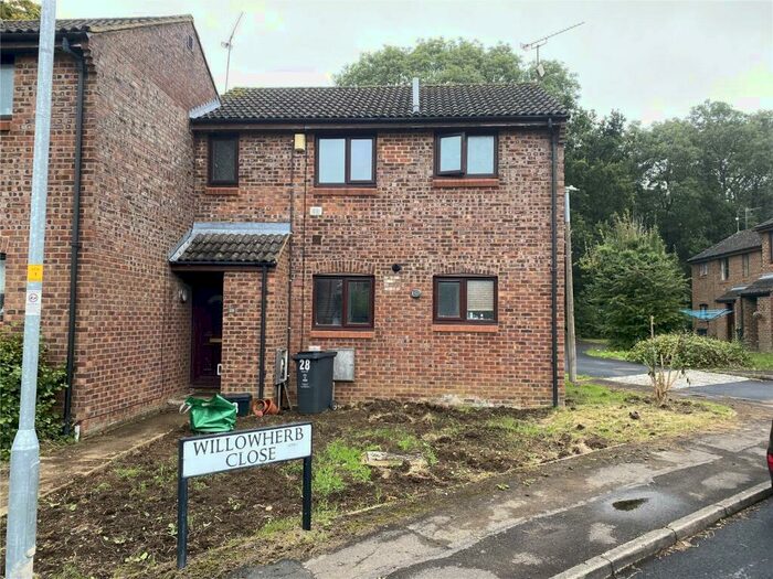 1 Bedroom Maisonette To Rent In Willowherb Close, Swindon, Wiltshire, SN25