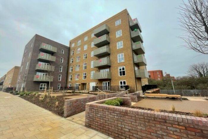 1 Bedroom Flat To Rent In Glenway Road, Rochester, ME1