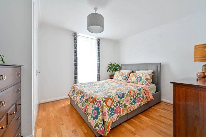 1 Bedroom Flat For Sale In Martyr Road, Guildford, GU1