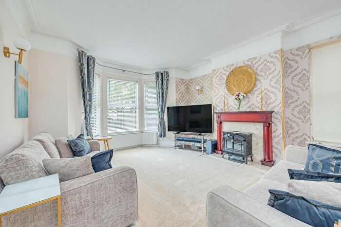 6 Bedroom Semi-Detached House To Rent In Clapham Road, Bedford, Bedfordshire, MK41