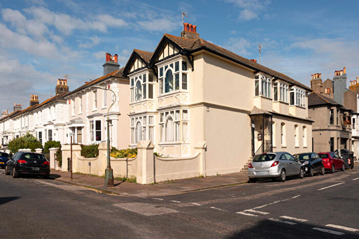 Flat To Rent In Osborne Villas, Hove, BN3