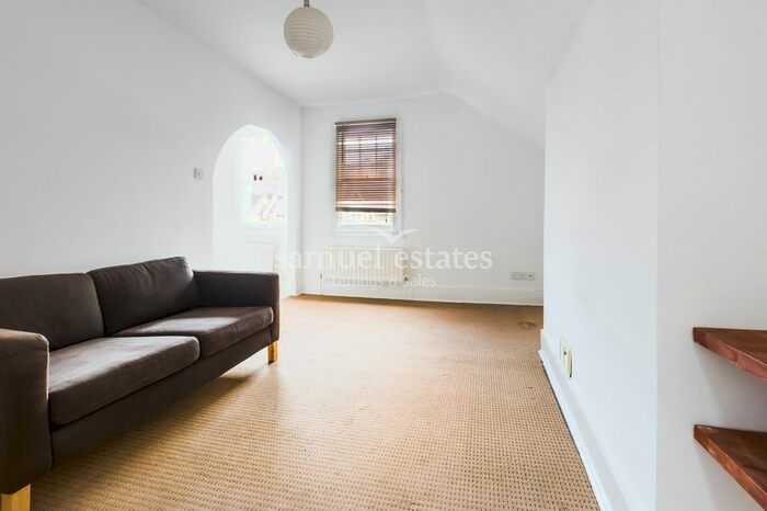 2 Bedroom Flat To Rent In Knollys Road, London, SW16