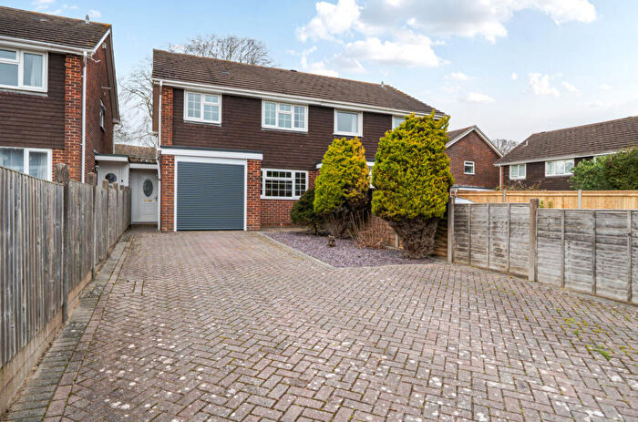 4 Bedroom Semi Detached House For Sale In Glenbrook Walk, Fareham, Hampshire, PO14