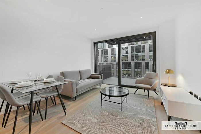 2 Bedroom Flat To Rent In Viaduct Gardens, London, SW11