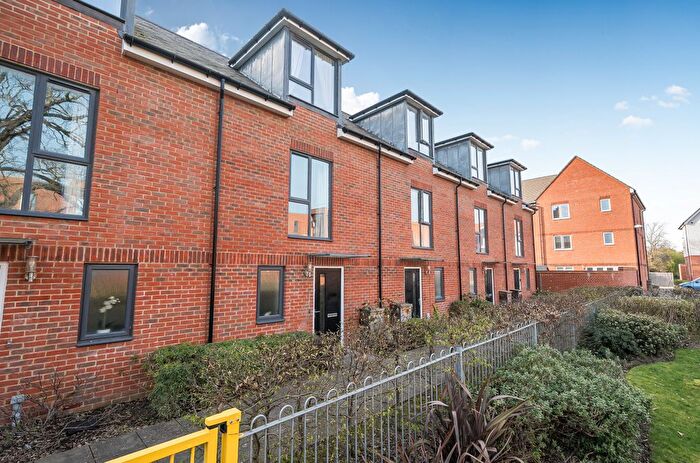 3 Bedroom Terraced House For Sale In Pinewood Way, Chichester, PO19