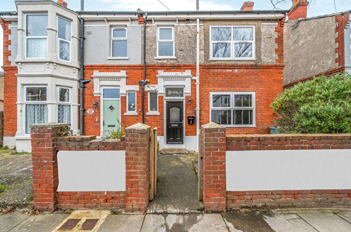 3 Bedroom Semi Detached House For Sale In Copythorn Road, Portsmouth, Hampshire, PO2