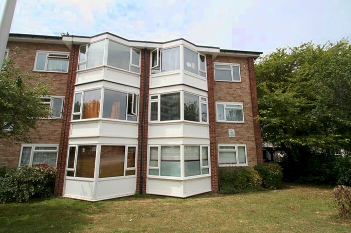2 Bedroom Flat To Rent In Durrington Gardens, The Causeway, Goring-By-Sea, Worthing, BN12