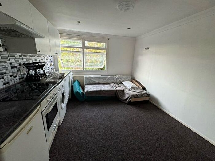 1 Bedroom Flat To Rent In Holmwood Grove, Mill Hill, NW7