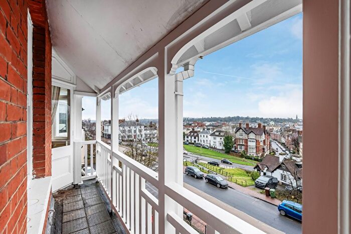 2 Bedroom Flat For Sale In Mount Ephraim, Tunbridge Wells, TN4
