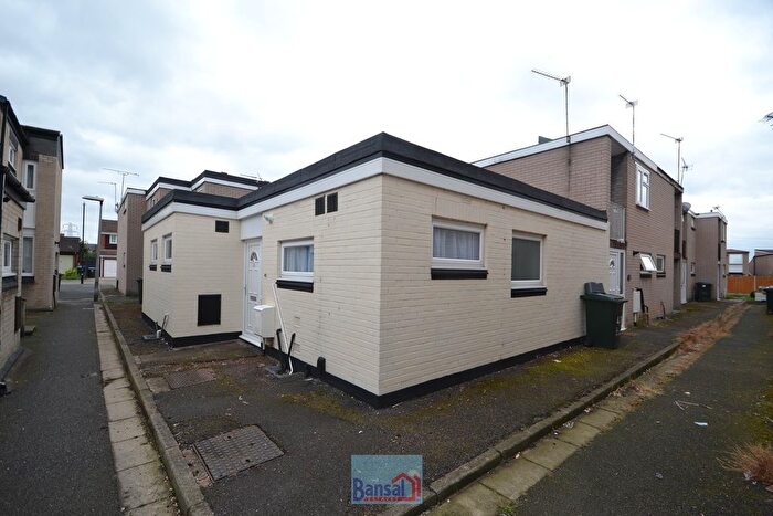 2 Bedroom End Terrace House To Rent In Redditch Walk, CV2