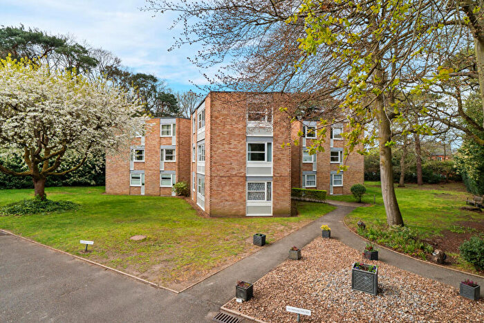 2 Bedroom Apartment For Sale In Heathside, Weybridge, KT13