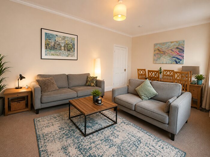 3 Bedroom Flat To Rent In Narbonne Avenue, Clapham, London, SW4