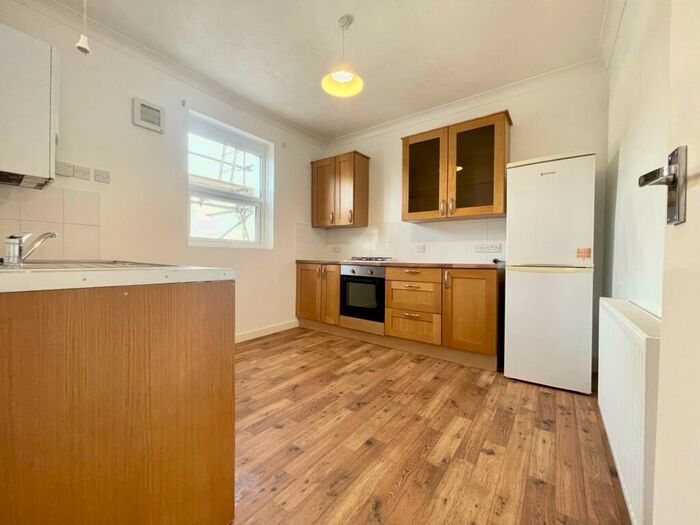 2 Bedroom Maisonette To Rent In West Buildings, Worthing, BN11