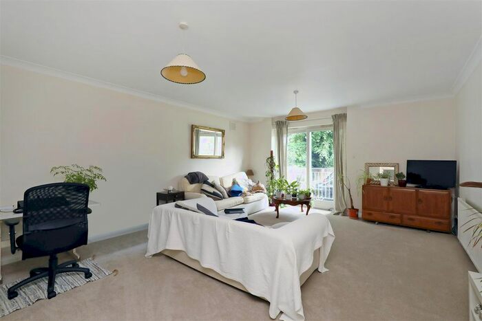 2 Bedroom Flat To Rent In Queens Gate Gardens, London, SW15