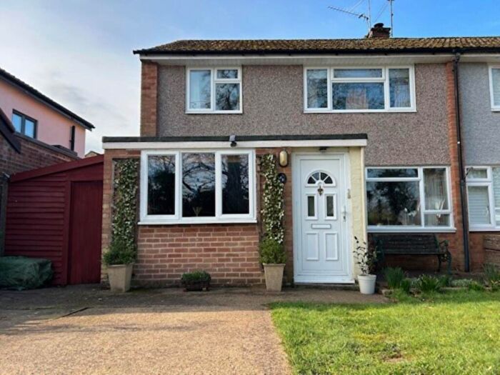 3 Bedroom Semi Detached House For Sale In Blounts Court Road, Sonning Common, South Oxfordshire, RG4