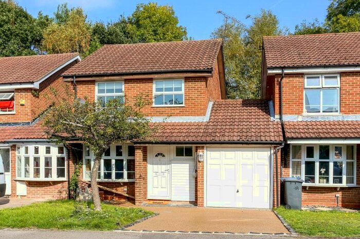 3 Bedroom Link Detached House To Rent In Ringwood Close, Ascot, Berkshire, SL5
