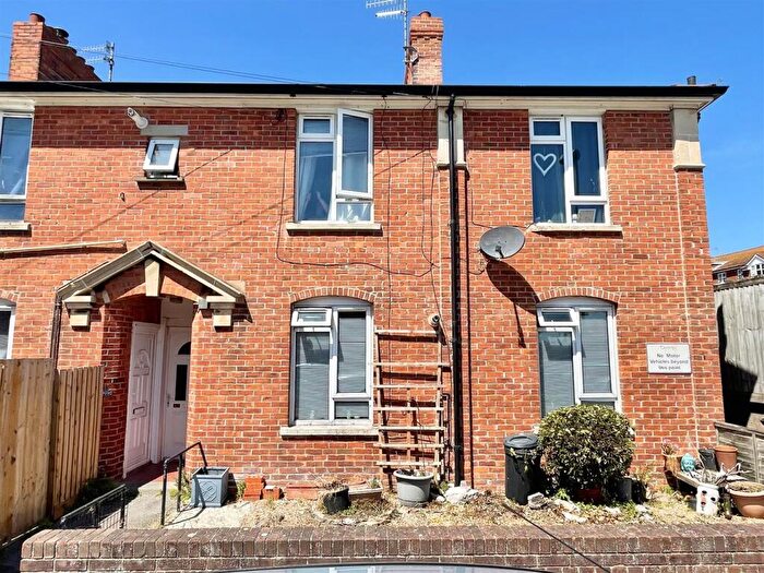 2 Bedroom Flat For Sale In Granville Road, Weymouth, DT4
